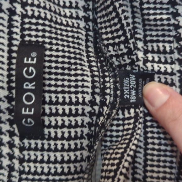 COPY - George Houndstooth Cropped Pants, 2X - Picture 3 of 4